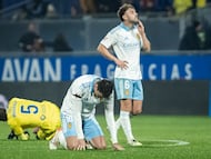 Keidi Bare y Radovanovic, durante el partido frente al Cádiz.