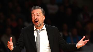 Munich (Germany), 30/11/2023.- Head coach of Bologna, Luca Banchi reacts during the Euroleague Basketball match between Bayern Munich and Virtus Bologna in Munich, Germany, 30 November 2023. (Baloncesto, Euroliga, Alemania) EFE/EPA/ANNA SZILAGYI
