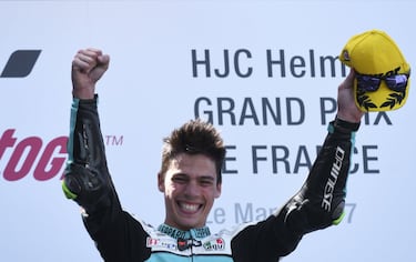 El actual campeón de MotoGP logra en 2017 su primer título mundialista. Era su tercera temporada en la categoría y tras un solo año en M2 da el salto al oficial de Suzuki en MotoGP en 2019. En 2020 se hace con el título, sucediendo a Marc Márquez en el palmarés de la clase reina.