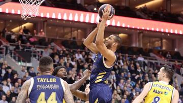 Anthony Randolph elevándose ante la defensa del Alba Berlín.
