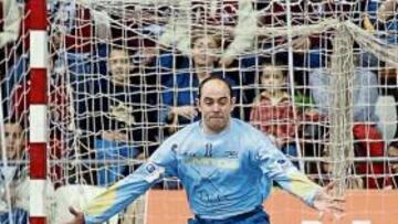 <b>RELAJADO. </b>Hombrados no tuvo muchos problemas en la portería.