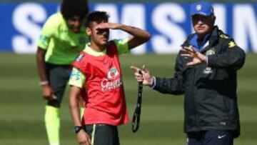 Scolari: "Cuando se esfuerza, Neymar siempre es maravilloso"