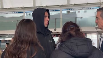 Alex Padilla ya viaja a México; Pumas a la espera