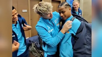 En su regreso al Zenit, un detalle en la chaqueta de Barrios provocó risas entre compañeros y terminó generando una reacción de disgusto del colombiano.