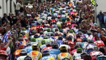 <b>ESPECTÁCULO. </b>La Lieja reúne en sus carreteras a miles de espectadores. Es un gran día en Bélgica.