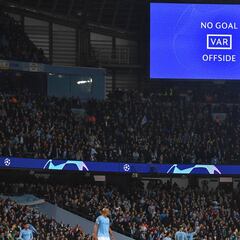 El VAR de la Premier cambia 5 reglas con respecto a la UEFA