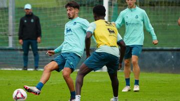 Unai Vencedor y Suleiman Camara, del Racing.