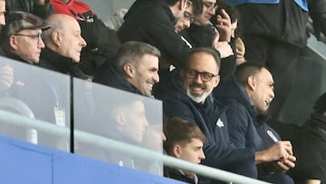 Erik Bretos y Pellegrino Matarazzo en Zubieta para ver al Sanse contra el Albacete. /JAVI COLMENERO