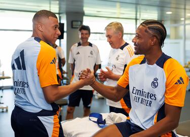 Mbappé se pone en manos del Madrid para la gira, pero el club lo ve “una temeridad”