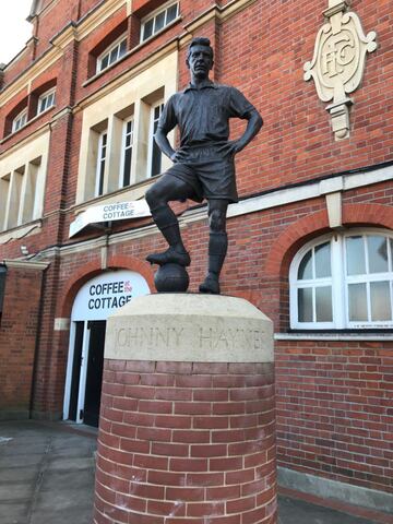 Desde 1896 ha sido la casa del Fulham, un escenario que conserva la estructura típica de un estadio inglés.