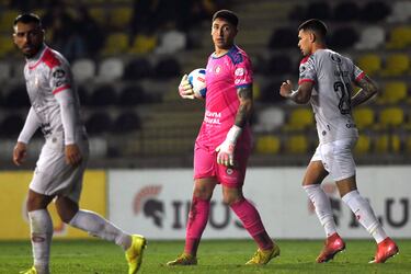“Mis aspiraciones son altas, quiero crecer, llegar a un grande y salir del país... Soy exigente”