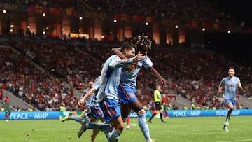 BRAGA, PORTUGAL - SEPTEMBER 27: Alvaro Morata of Spain celebrates scoring their side's first goal with teammate Nico Williams during the UEFA Nations League League A Group 2 match between Portugal and Spain at Estadio Municipal de Braga on September 27, 2022 in Braga, Portugal. (Photo by Carlos Rodrigues - UEFA/UEFA via Getty Images)