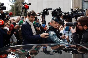 El exfutbolista sale del juzgado tras declarar como investigado en el Caso Supercopa.