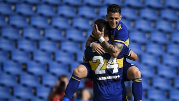 BUENOS AIRES, ARGENTINA - MAY 02: Carlos Izquierdoz of Boca Juniors celebrates after scoring the first goal of his team during a match between Boca Juniors and Lanus as part of Copa de la Liga Profesional 2021 at Estadio Alberto J. Armando on May 2, 2021 in Buenos Aires, Argentina. (Photo by Marcelo Endelli/Getty Images)