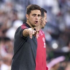 Miñambres reconoce que tantea entrenadores para el Levante