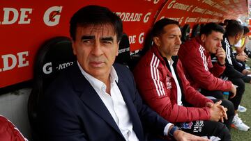 Futbol, Universidad Catolica vs Colo Colo.
Fecha 11, campeonato Nacional 2022.
El entrenador de Colo Colo Gustavo Quinteros es fotografiado durante el partido de primera division contra Universidad Catolica disputado en el estadio San Carlos de Apoquindo de Santiago de Chile.
24/04/2022
Andres Pina/Photosport
Football, Universidad Catolica vs Colo Colo.
11th turn, 2022 National Championship.
Colo Colo's head coach Gustavo Quinteros is pictured during the first division match against Universidad Catolica held at the San Carlos de Apoquindo stadium in Santiago, Chile.
24/04/2022
Andres Pina/Photosport