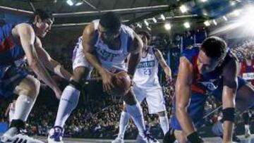 <strong>SIN HISTORIA.</strong> El Real Madrid apenas resistió medio partido ante un Barcelona que jugó un gran partido.