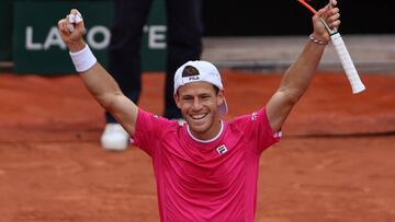 Argentina's Diego Schwartzman reacts after winning against Bulgaria's Grigor Dimitrov at the end of their men's singles match on day six of the Roland-Garros Open tennis tournament at the Court Simonne-Mathieu in Paris on May 27, 2022. (Photo by Thomas SAMSON / AFP) (Photo by THOMAS SAMSON/AFP via Getty Images)