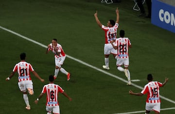 Atlético Paranaense venció en penales a Junior en el Arena da Baixada por el partido de vuelta de la final de la Copa Sudamericana, tras el empate a uno en los 120 minutos. Jarlan Barrera falló penal al minuto 111.