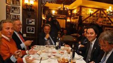 <b>EL MANDO. </b>La mesa presidencial en la cena de anoche.