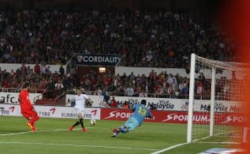 2-2. Gameiro anotó el gol del empate.