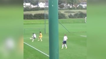 Alex Samizadeh: Unbelievable piece of skill for Bolton U21s