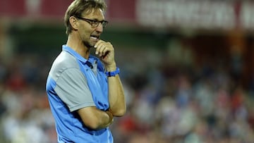 Tony Adams: Granada beaten by Celta in first match in charge