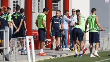 Paco L&oacute;pez se lleva a 20 jugadores entre los que destacan cuatro canteranos.