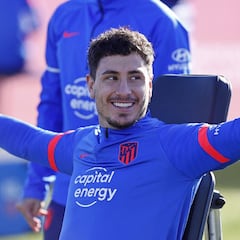 Giménez, negativo y directo al once; Suárez y João Félix, suplentes