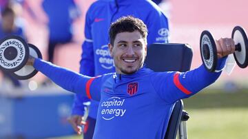 Giménez, negativo y directo al once; Suárez y João Félix, suplentes