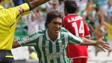 <b>GOL DE VICTORIA. </b>Israel celebra con los brazos abiertos el segundo tanto del Betis ayer. El canterano lo hizo casi todo bien.