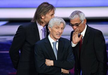 Pékerman con Cúper y Gareca en el sorteo del Mundial de 2018