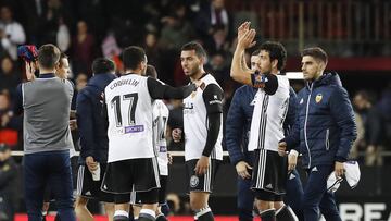 La plantilla del Valencia tras el derbi contra el Levante.