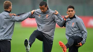 Los jugadores del Liverpool entrenando previo a su partido contra el Spartak.