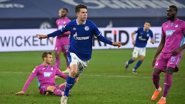 Schalke&#039;s US forward Matthew Hoppe (L) celebrates scoring the 3-0 goal during the German first division Bundesliga football match Schalke 04 v TSG 1899 Hoffenheim in Gelsenkirchen, western Germany, on January 9, 2021. (Photo by Ina Fassbender / vario