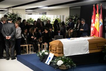 Familiares y amigo se reunen en el palco de honor del Santiago Bernabéu para despedir a Amancio.