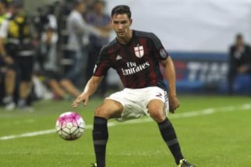 De Sciglio es lateral por ambas bandas, tiene 23 años y es permanente nominado a la 'azzurri'.