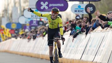 Jorgenson celebra su triunfo en A Través de Flandes.