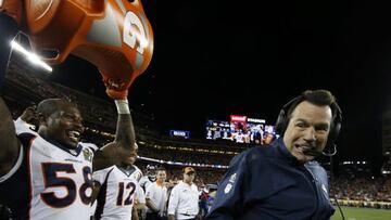 Von Miller, MVP de la Super Bowl 50, a punto de derramar el tradicional Gatorade por encima de su entrenador.