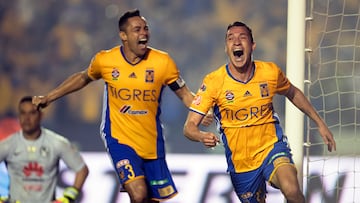 Action photo during the match Tigres UANL vs America, Corresponding to Second Leg of the Great Final Tournament Apertura 2016 League BBVA Bancomer MX at Universitary Stadium.
Foto de accion durante el partido Tigres UANL vs America , Correspondiente al partido de vuelta de la Gran Final del Torneo Apertura 2016 de la Liga BBVA Bancomer MX en el Estadio Universitario, en la foto: Anselmo Vendrechovski Junior (JUNINHO) celebra cel gol de Jesus Duenas de Tigres
25/12/2016/MEXSPORT/Jorge Martinez.