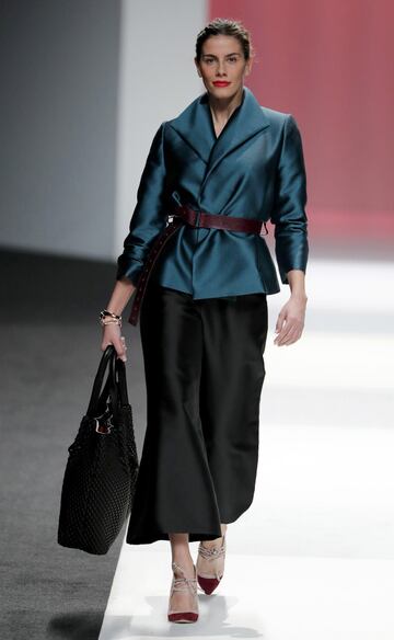 La gimnasta Lourdes Mohedano durante el desfile de Ulises Merida en la cuarta jornada de la Mercedes Benz Fashion Week de Madrid.