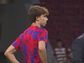 Es el fichaje más caro en la historia del club, pero los hinchas lo insultan así