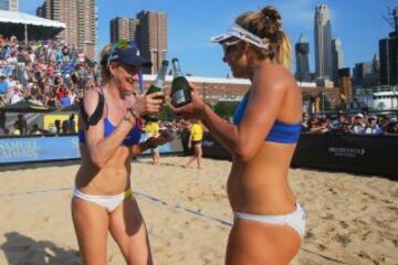 Campeonato femenino de voley playa Abierto de Hudson River Park de Nueva York.