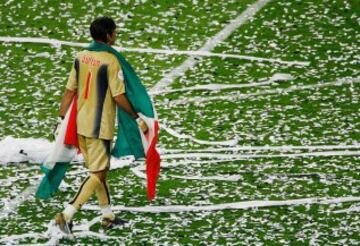 Gianluigi Buffon celebrando la victoria de Italia tras la tanda de penaltis contra Francia en el Mundial de Alemania 2006.