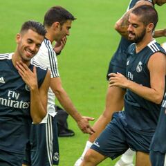 El vestuario del Real Madrid descubre los apodos de Ceballos en su cumpleaños