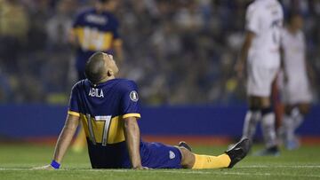Argentina&#039;s Boca Juniors forward Ramon Abila gestures before leaving the pitch injured during a Copa Libertadores football match between Argentina&#039;s Boca Juniors and Ecuador&#039;s Liga de Quito in Buenos Aires, Argentina, on August 28, 2019. (Photo by JUAN MABROMATA / AFP)