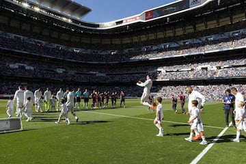 Gran ambiente en el Santiago Bernabéu. 
