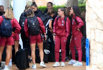 Eva Navarro a su llegada al hotel de la concentración de la Selección en Oliva.
