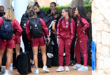 Eva Navarro a su llegada al hotel de la concentración de la Selección en Oliva.