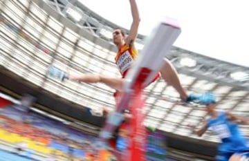 El atleta español Sebastian Martos durante las eliminatorias masculinas de los 3.000m obstáculos de los Mundiales de Atletismo Moscú 2013 que se celebran en el Estadio Olímpico Luzhnikí de la capital rusa